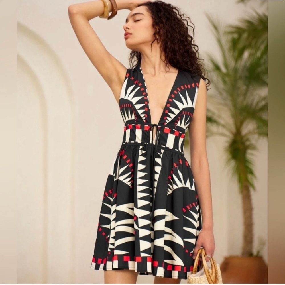 Stylish Black and Red Geometric Dress - Picture 2 of 9